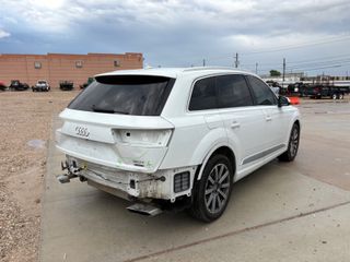 2017 Audi Q7 3.0T Premium - Primary Damage Right Image